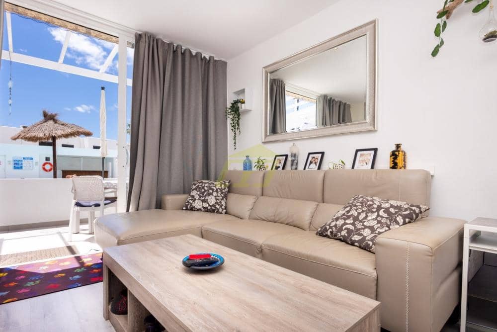 Apartamento de 2 habitaciones en Puerto del Carmen en venta con piscina - 309.000 € (Ref: 9815442)