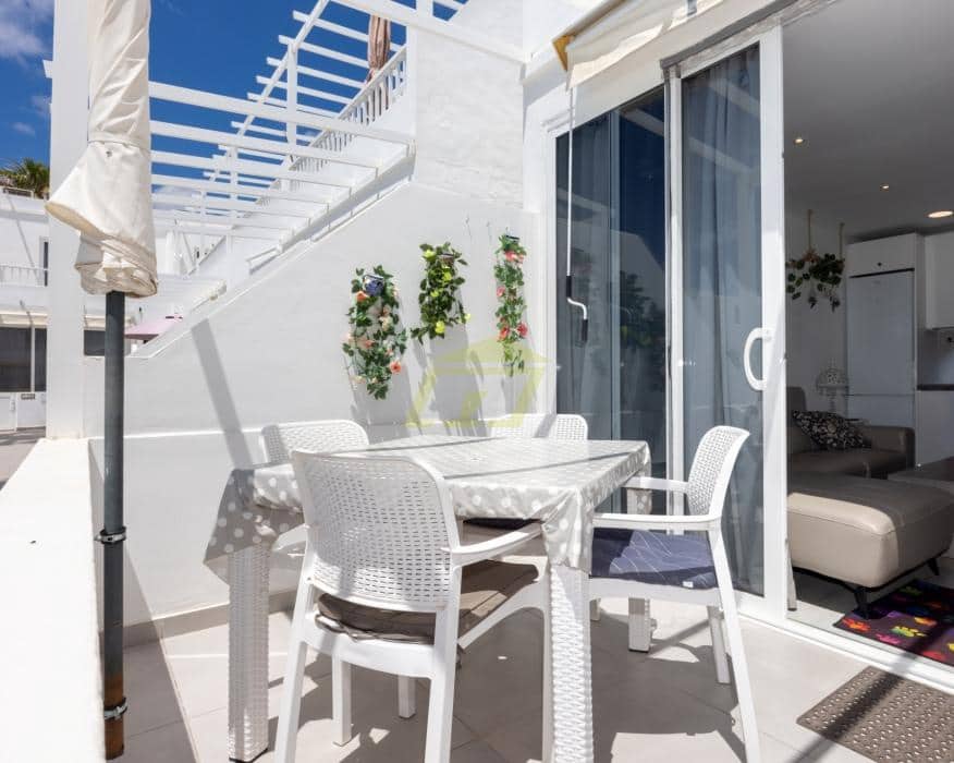 Apartamento de 2 habitaciones en Puerto del Carmen en venta con piscina - 309.000 € (Ref: 9815442)