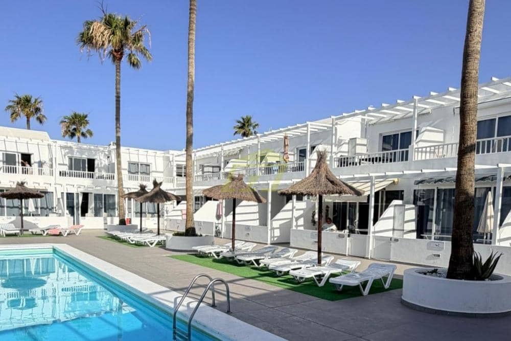 Apartamento de 2 habitaciones en Puerto del Carmen en venta con piscina - 309.000 € (Ref: 9815442)