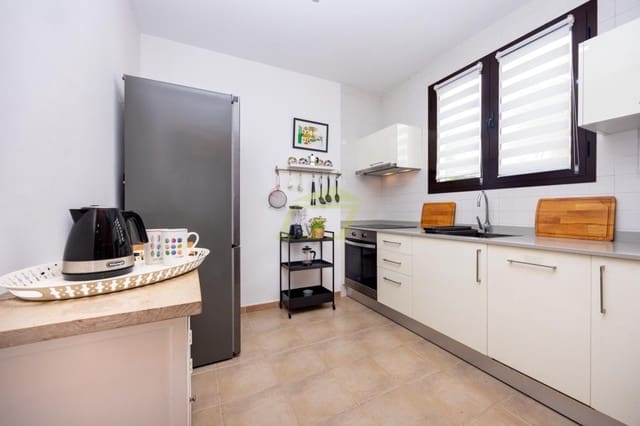 2 bedroom Villa for sale in Playa Blanca, Yaiza with pool garage - € 395,000 (Ref: 9816943)