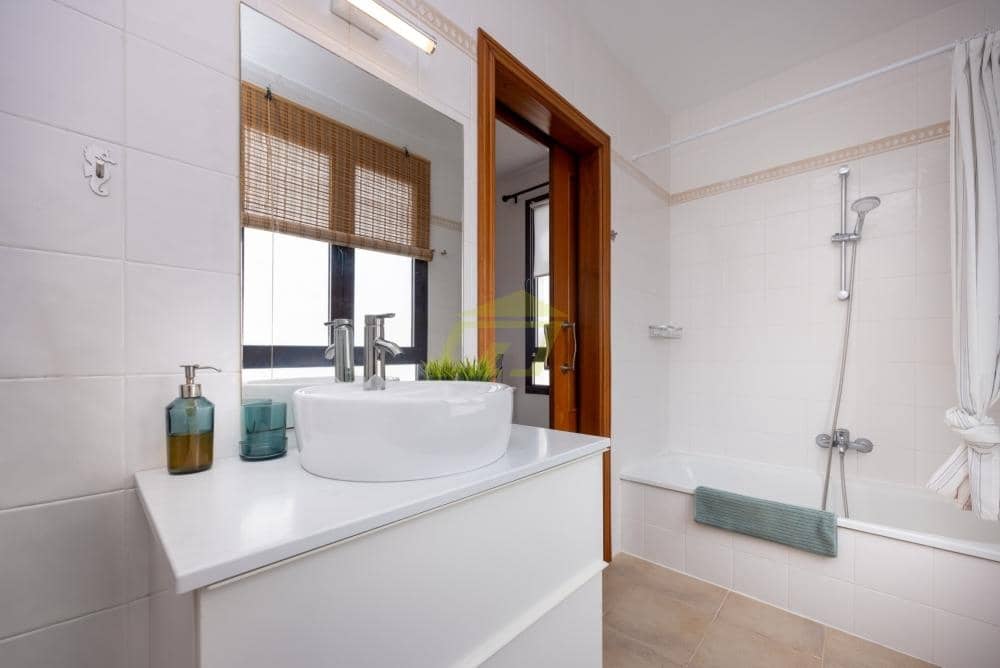 2 bedroom Villa for sale in Playa Blanca with pool garage - € 395,000 (Ref: 9816943)