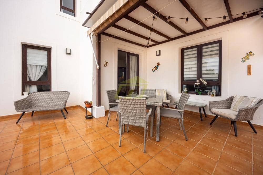 2 bedroom Villa for sale in Playa Blanca with pool garage - € 395,000 (Ref: 9816943)