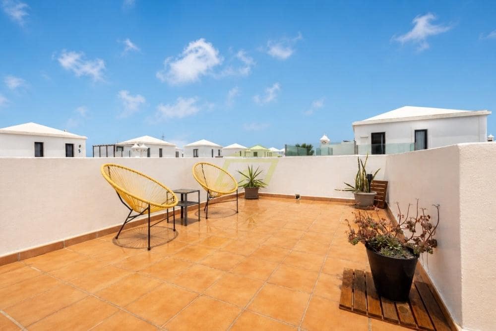 2 bedroom Villa for sale in Playa Blanca with pool garage - € 395,000 (Ref: 9816943)