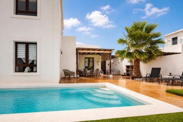 2 bedroom Villa for sale in Playa Blanca, Yaiza with pool garage - € 395,000 (Ref: 9816943)