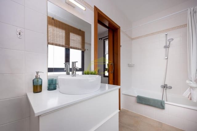 2 bedroom Villa for sale in Playa Blanca, Yaiza with pool garage - € 395,000 (Ref: 9816943)