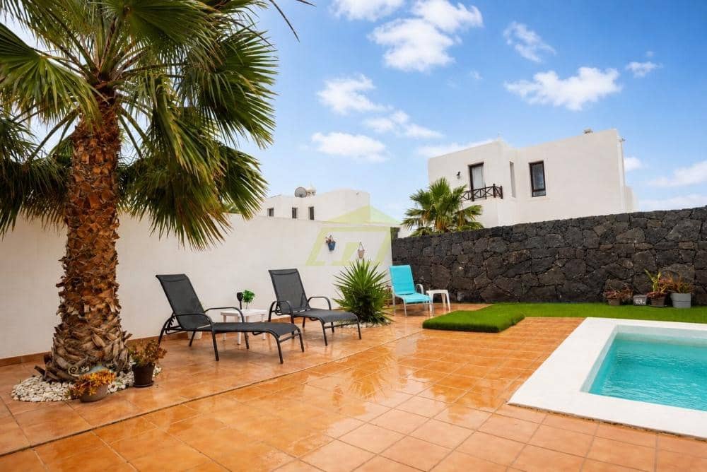 2 bedroom Villa for sale in Playa Blanca with pool garage - € 395,000 (Ref: 9816943)