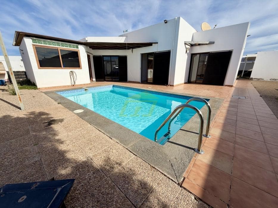 3 Zimmer Villa zu verkaufen in Playa Blanca mit Pool Garage - 440.000 € (Ref: 9819828)