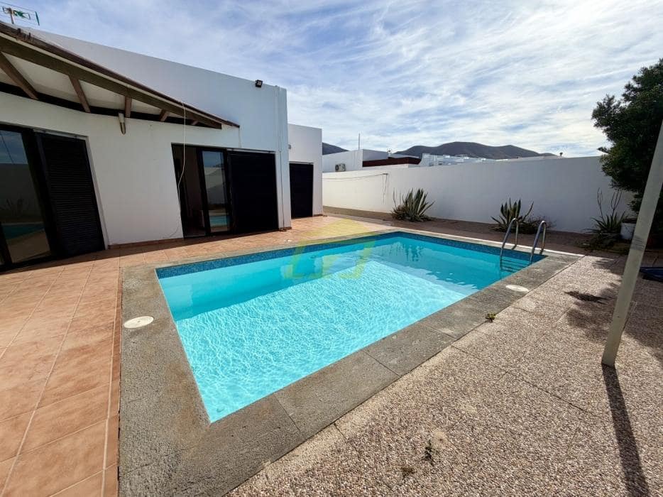 3 Zimmer Villa zu verkaufen in Playa Blanca mit Pool Garage - 440.000 € (Ref: 9819828)