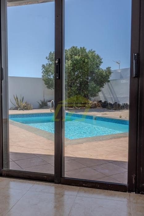 3 bedroom Villa for sale in Playa Blanca with pool garage - € 440,000 (Ref: 9819828)