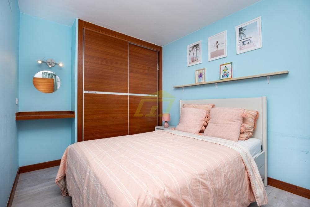 4 bedroom Villa for sale in Playa Blanca with pool - € 499,000 (Ref: 9819829)