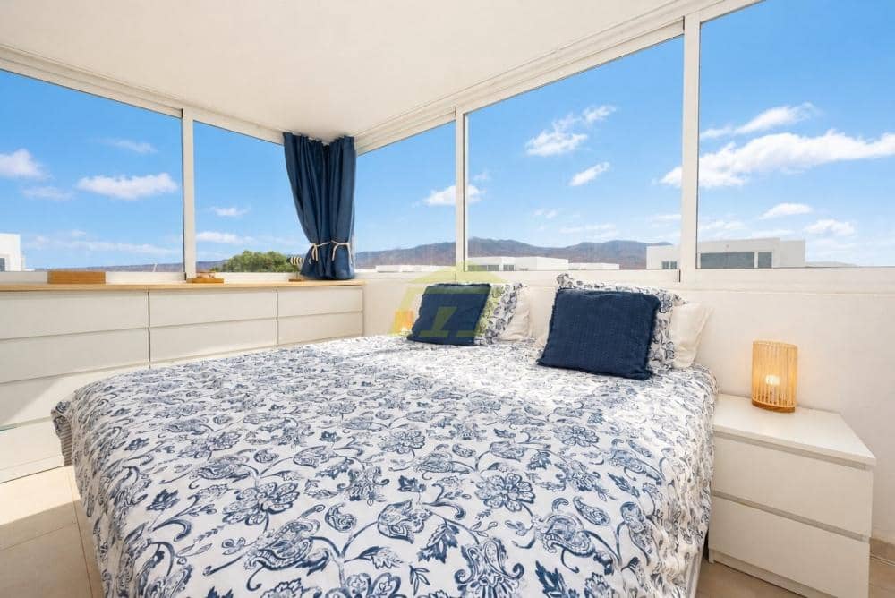 4 bedroom Villa for sale in Playa Blanca with pool - € 499,000 (Ref: 9819829)
