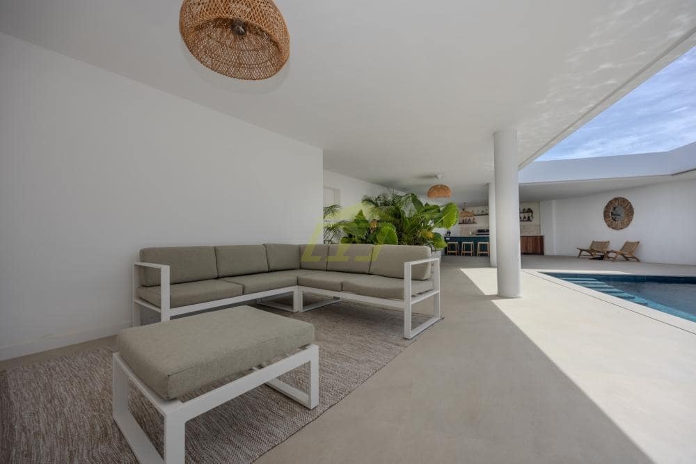 3 bedroom Villa for sale in Guime with pool garage - € 795,000 (Ref: 9824600)