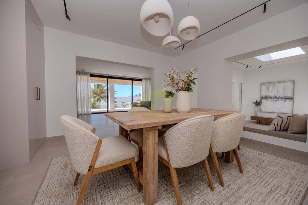 3 bedroom Villa for sale in Guime with pool garage - € 795,000 (Ref: 9824600)