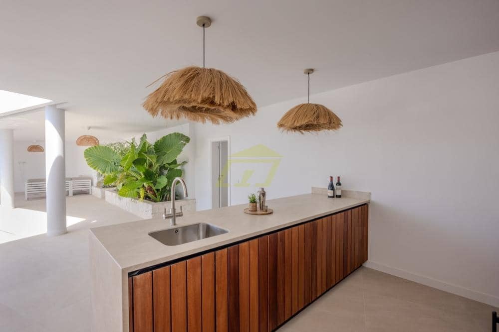3 bedroom Villa for sale in Guime with pool garage - € 795,000 (Ref: 9824600)