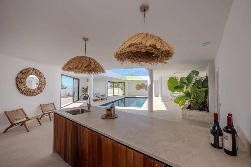 3 bedroom Villa for sale in Guime with pool garage - € 795,000 (Ref: 9824600)