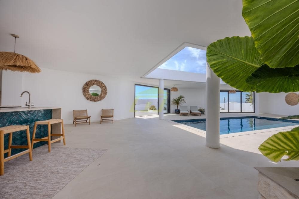 3 bedroom Villa for sale in Guime with pool garage - € 795,000 (Ref: 9824600)