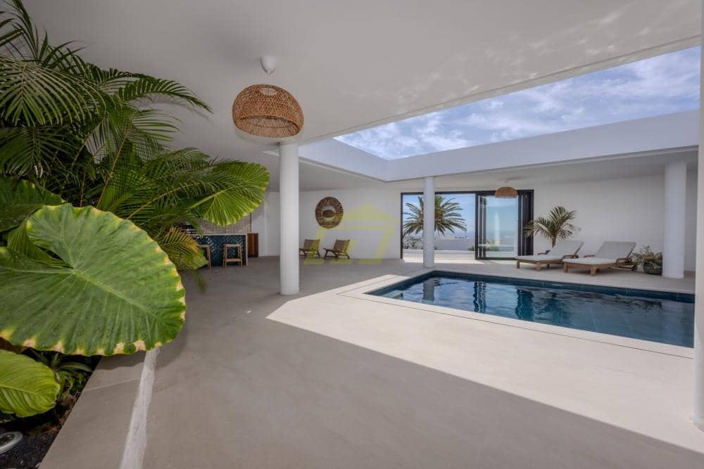 3 bedroom Villa for sale in Guime with pool garage - € 795,000 (Ref: 9824600)