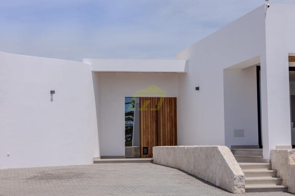 3 bedroom Villa for sale in Guime with pool garage - € 795,000 (Ref: 9824600)