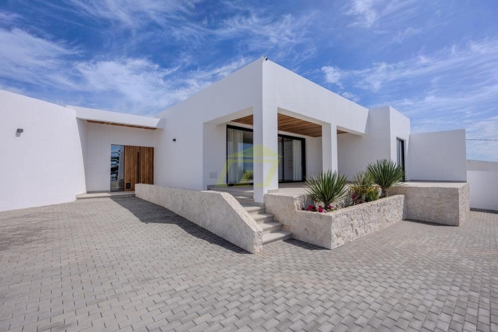 3 bedroom Villa for sale in Guime with pool garage - € 795,000 (Ref: 9824600)
