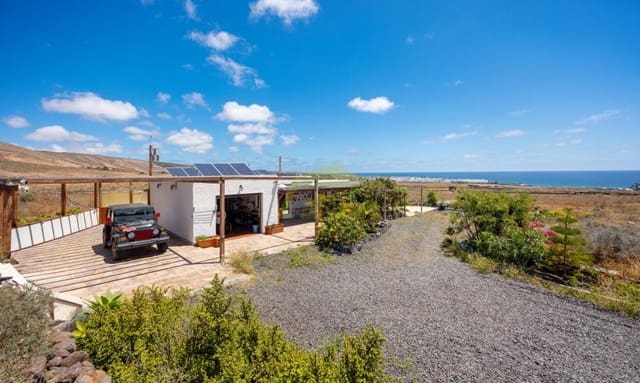 2 bedroom Bungalow for sale in Tabayesco, Haría with garage - € 550,000 (Ref: 9830556)