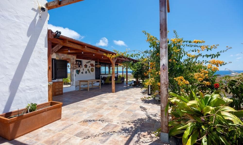 2 bedroom Bungalow for sale in Tabayesco with garage - € 550,000 (Ref: 9830556)