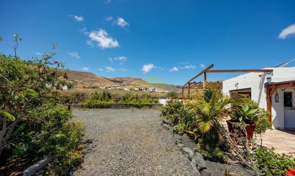 2 bedroom Bungalow for sale in Tabayesco with garage - € 550,000 (Ref: 9830556)