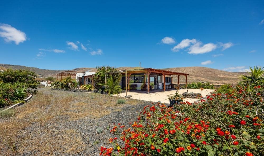 2 bedroom Bungalow for sale in Tabayesco with garage - € 550,000 (Ref: 9830556)