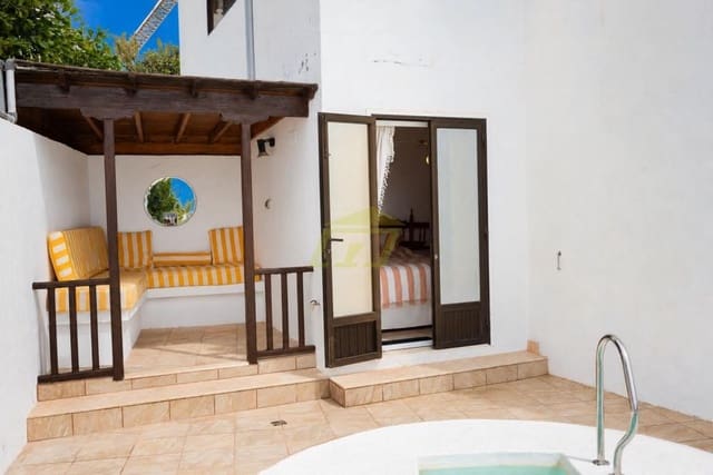 4 soveværelse Villa til salg i Nazaret, Teguise med swimmingpool garage - € 650.000 (Ref: 9833182)