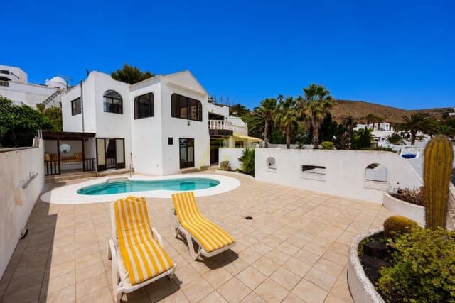 4 soveværelse Villa til salg i Nazaret, Teguise med swimmingpool garage - € 650.000 (Ref: 9833182)