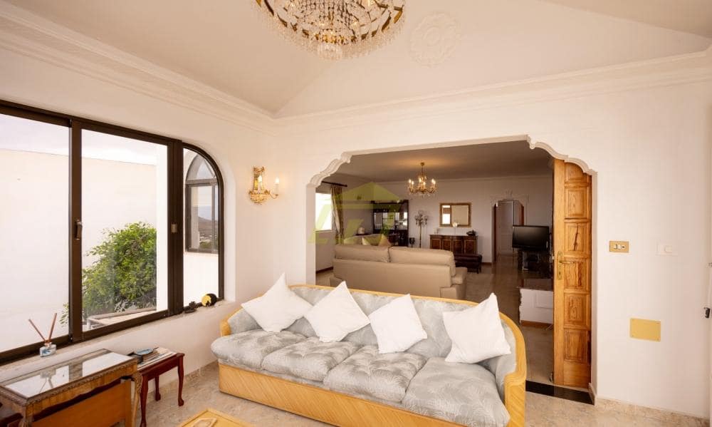 4 bedroom Villa for sale in Nazaret with pool garage - € 650,000 (Ref: 9833182)