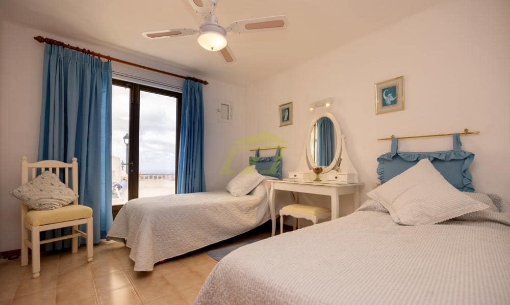 4 bedroom Villa for sale in Nazaret with pool garage - € 650,000 (Ref: 9833182)