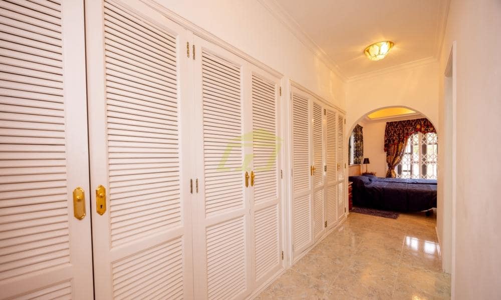 4 bedroom Villa for sale in Nazaret with pool garage - € 650,000 (Ref: 9833182)