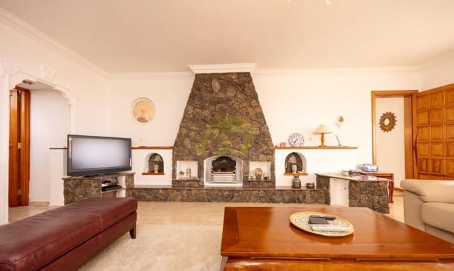 4 soveværelse Villa til salg i Nazaret, Teguise med swimmingpool garage - € 650.000 (Ref: 9833182)