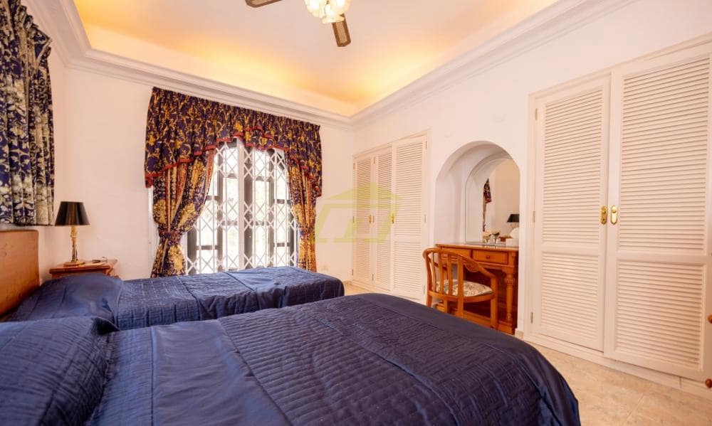 4 bedroom Villa for sale in Nazaret with pool garage - € 650,000 (Ref: 9833182)