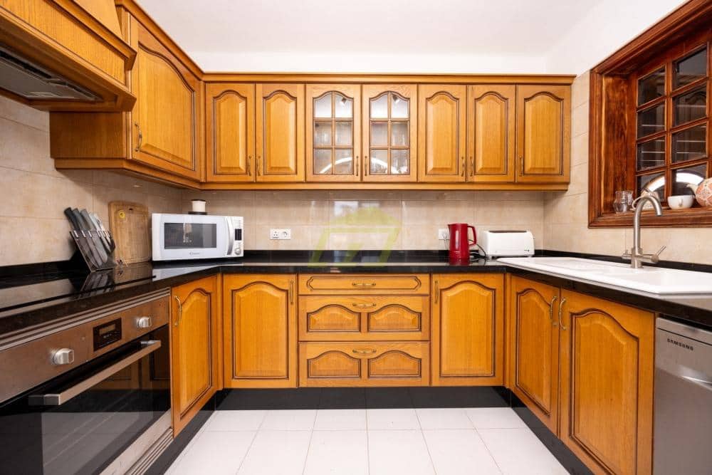 4 bedroom Villa for sale in Playa Blanca with pool - € 795,000 (Ref: 9833183)