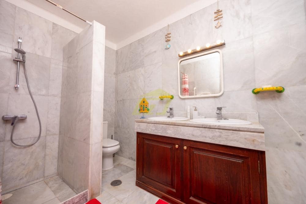 4 bedroom Villa for sale in Playa Blanca with pool - € 795,000 (Ref: 9833183)
