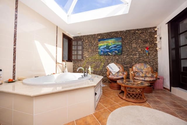 4 quarto Moradia para venda em Playa Blanca, Yaiza com piscina - 795 000 € (Ref: 9833183)