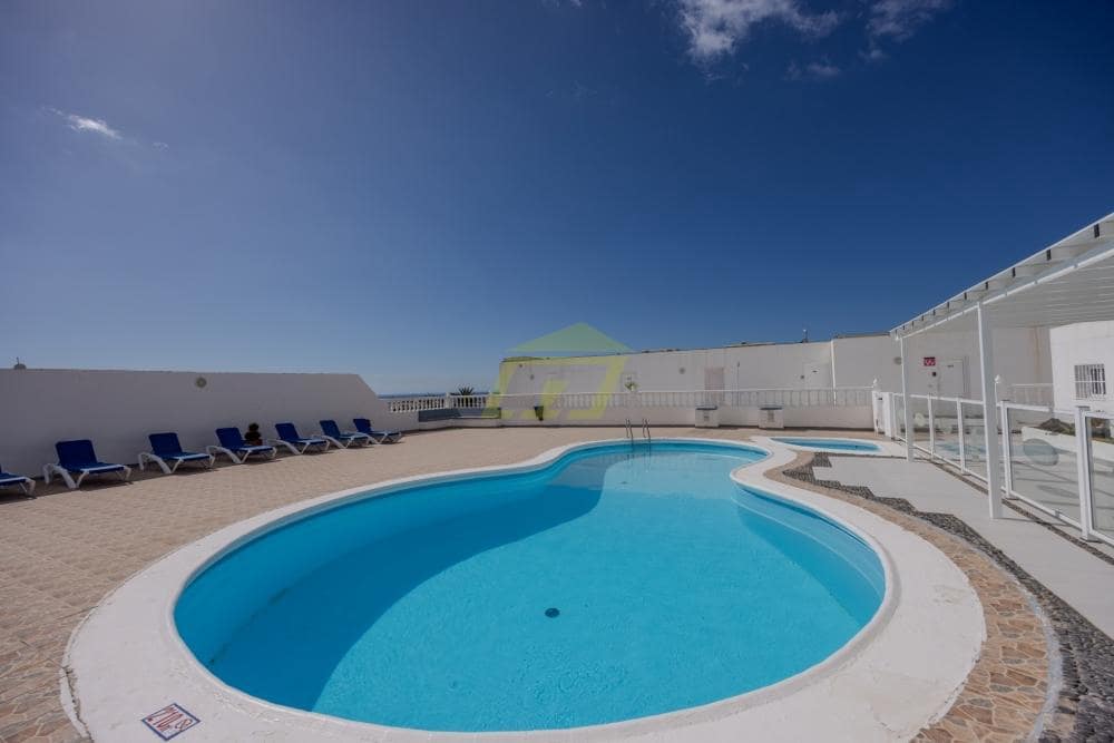 2 quarto Moradia para venda em Puerto del Carmen com piscina - 360 000 € (Ref: 9835094)