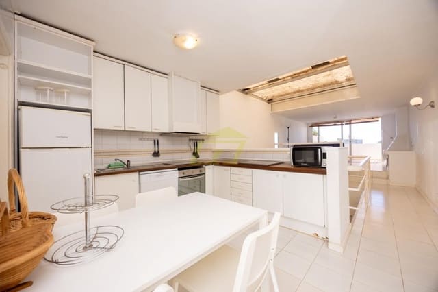 2 soveværelse Villa til salg i Puerto del Carmen, Tías med swimmingpool - € 360.000 (Ref: 9835094)