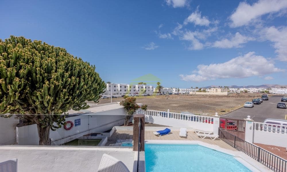 1 bedroom Apartment for sale in Puerto del Carmen with pool - € 215,000 (Ref: 9838840)