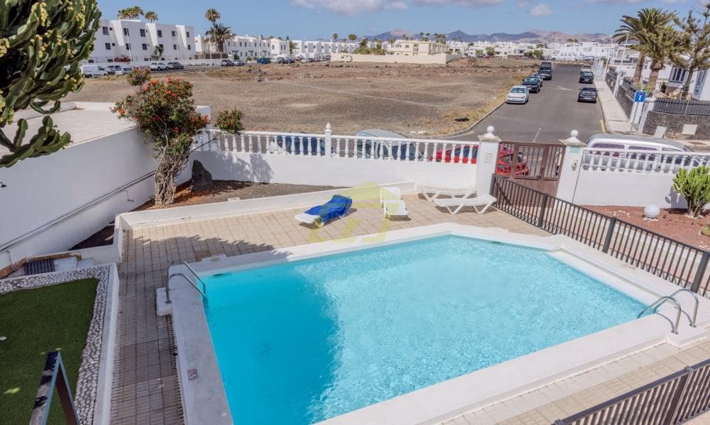 1 bedroom Apartment for sale in Puerto del Carmen with pool - € 215,000 (Ref: 9838840)