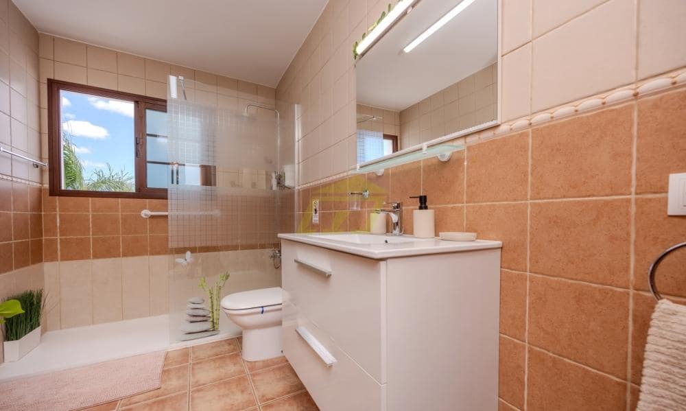 2 bedroom Apartment for sale in Playa Honda with garage - € 290,000 (Ref: 9842049)