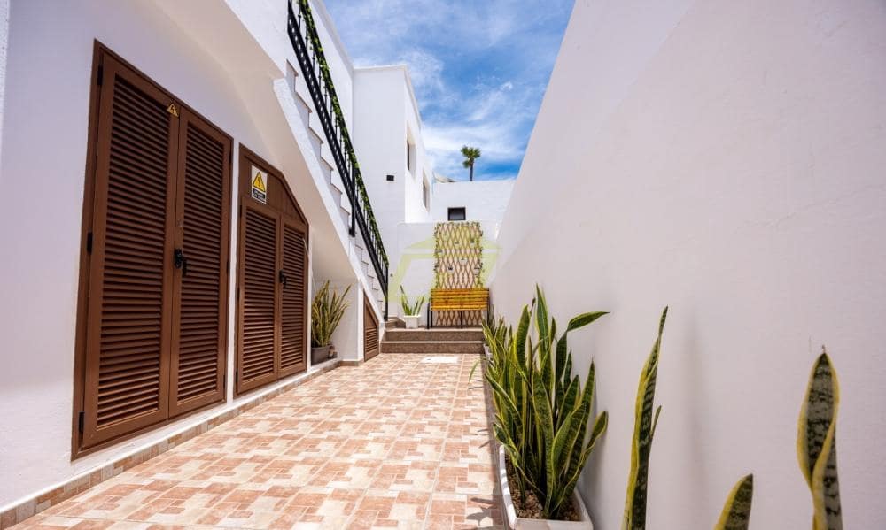 2 bedroom Apartment for sale in Playa Honda with garage - € 290,000 (Ref: 9842049)
