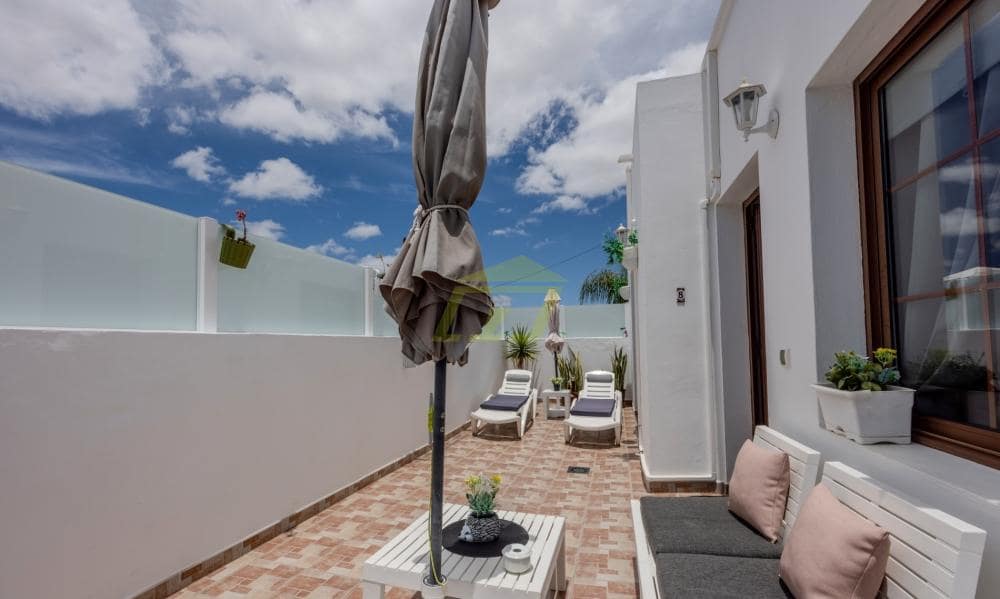 2 bedroom Apartment for sale in Playa Honda with garage - € 290,000 (Ref: 9842049)