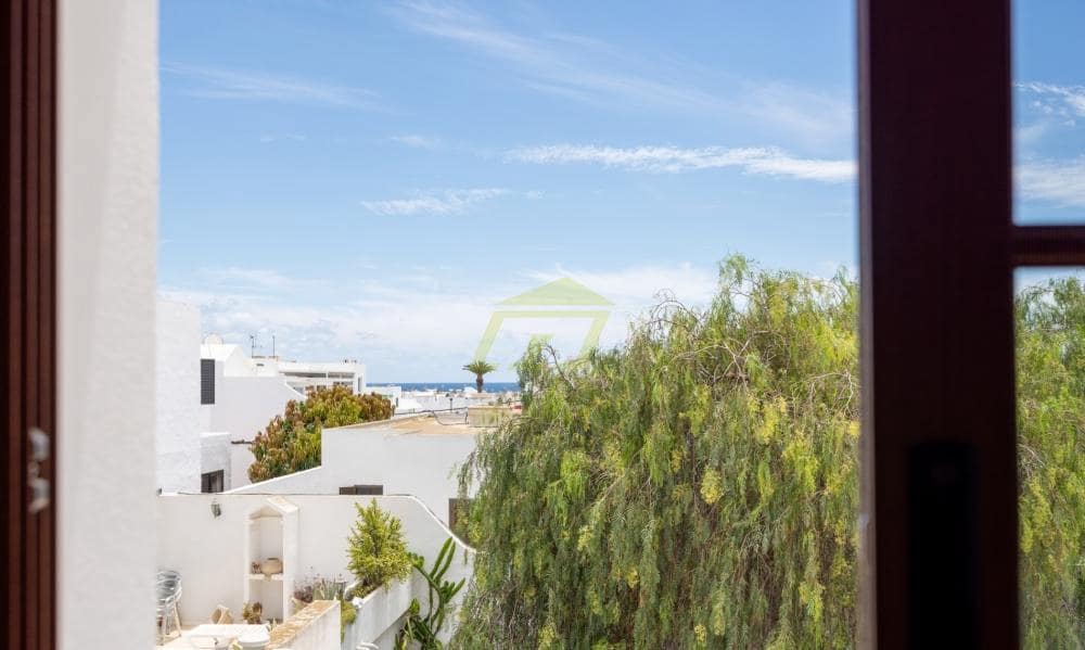 2 bedroom Apartment for sale in Playa Honda with garage - € 290,000 (Ref: 9842049)
