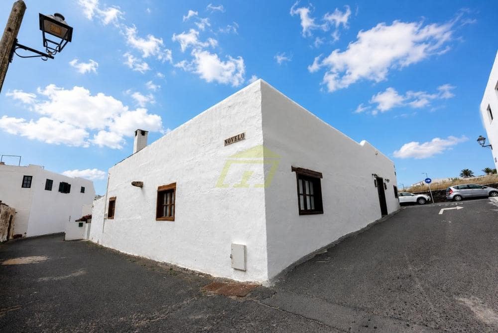 3 bedroom Bungalow for sale in Teguise - € 735,000 (Ref: 9842050)