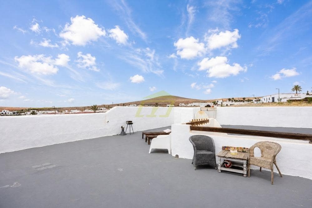 3 bedroom Bungalow for sale in Teguise - € 735,000 (Ref: 9842050)