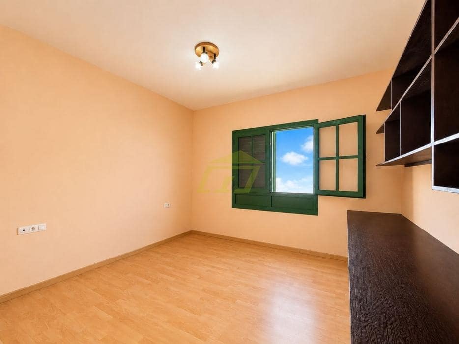 2 bedroom Apartment for sale in Costa Teguise with pool garage - € 310,000 (Ref: 9842051)