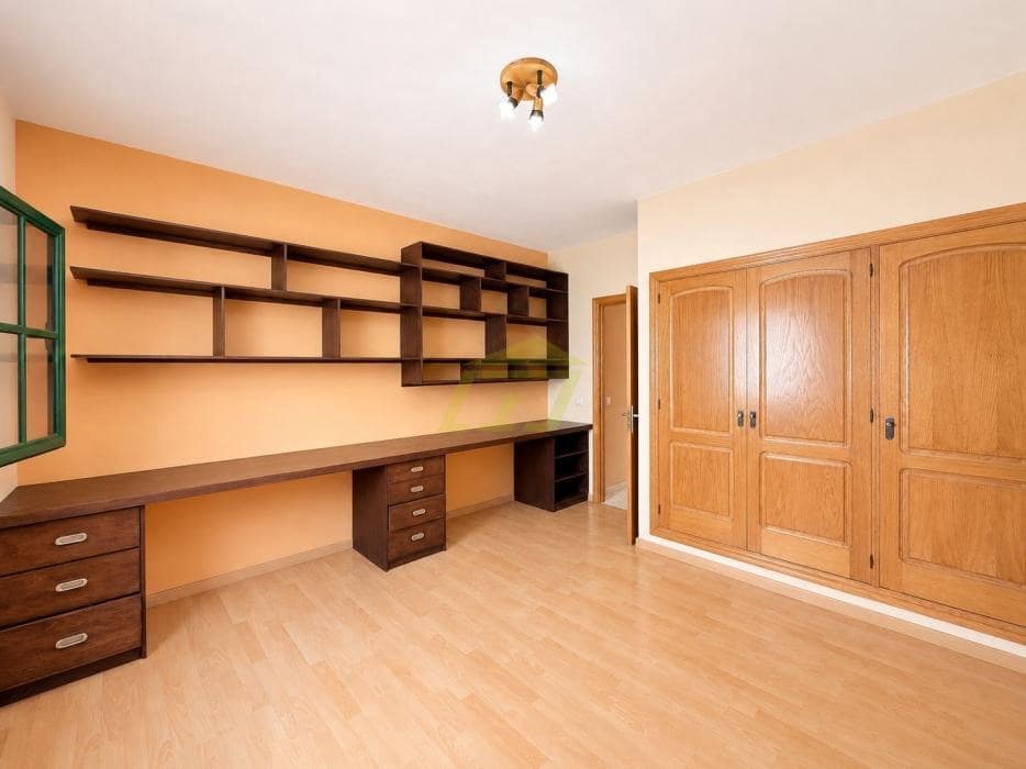 2 bedroom Apartment for sale in Costa Teguise with pool garage - € 310,000 (Ref: 9842051)