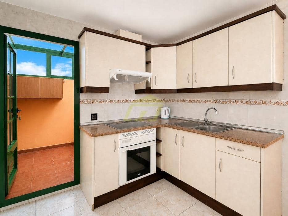 2 bedroom Apartment for sale in Costa Teguise with pool garage - € 310,000 (Ref: 9842051)